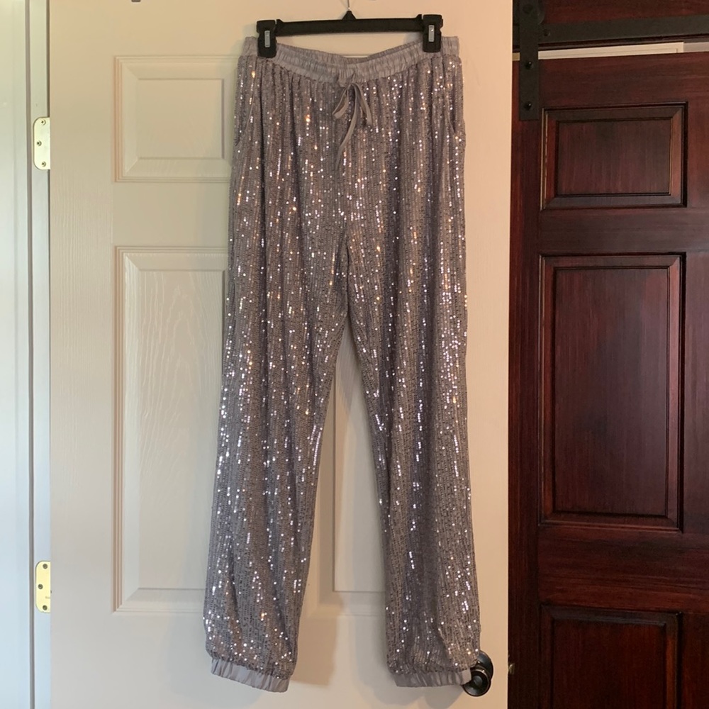 Silver sequin sparkly pants || size large